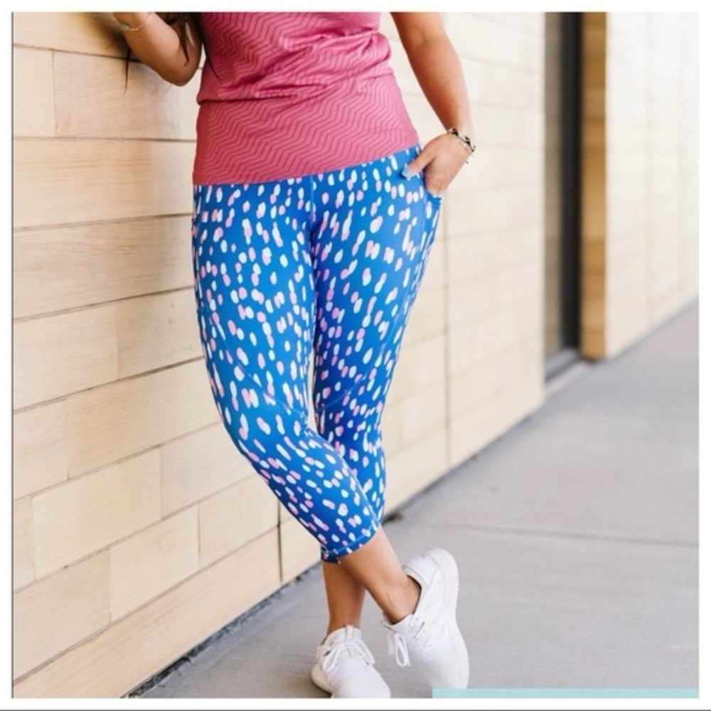 ZYIA Active Drop of Spring Light N Tight Capri Leggings Size 4